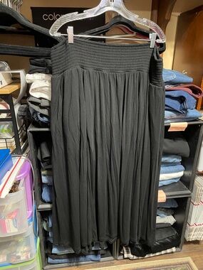 #335a size 3 torrid super soft Black Smocked-Waist Maxi Skirt w/ pockets